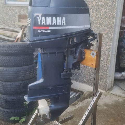 Yamaha 30 totakt selges i deler. 3 sylinder