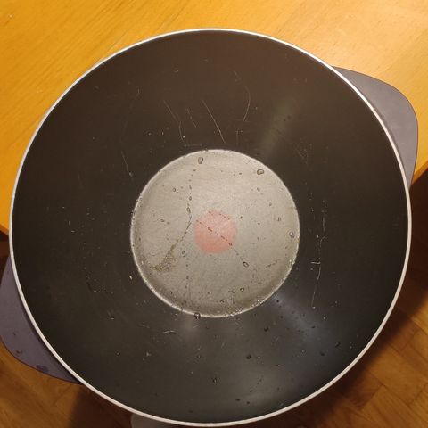 Wok med utstyr og lokk, 36 cm i diameter