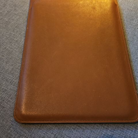 iPad Pro 10.5 leather sleeve Apple original i brun farge