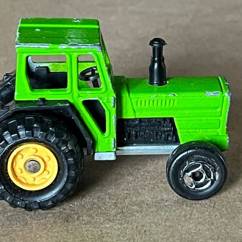 Grønn gårdstraktor, Majorette nr. 208 Traktor 1:65 skala