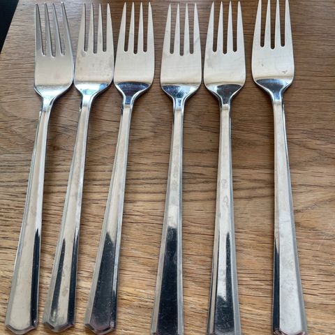 6 gafler fra Hardanger bestikk  selges samlet for 300 kr