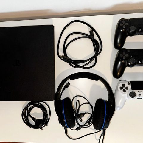 PlayStation 4 Slim  m/tilbehør