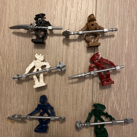 Lego Bionicle minifigurer med våpen - alle 6 / komplett sett