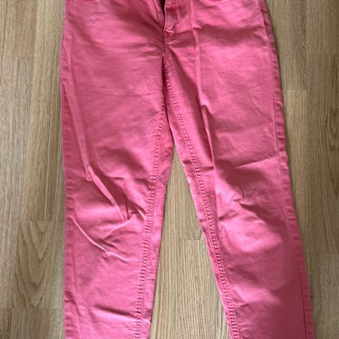 Rødrosa bukse fra Gina Tricot