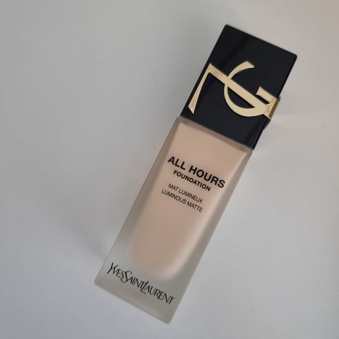 Ysl all hour foundation farge LC1