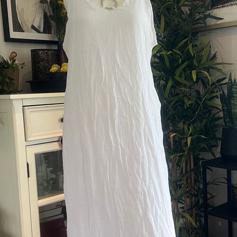 Lang hvit vakker kjole