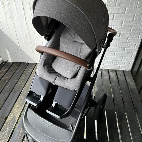 Stokke Trailz 2020 med sittedel og bagdel i Black Melange