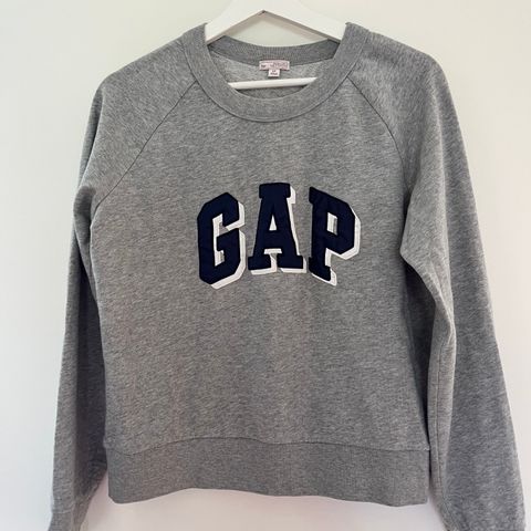 GAP genser str S selges hbo 80kr