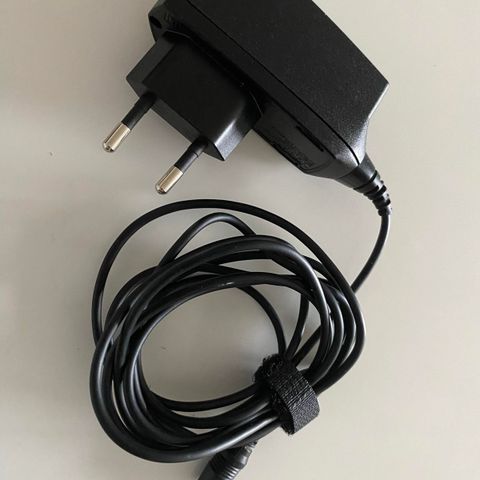 Diverse ladekabler Micro USB, strømforsyning og Jack-Jack kabel