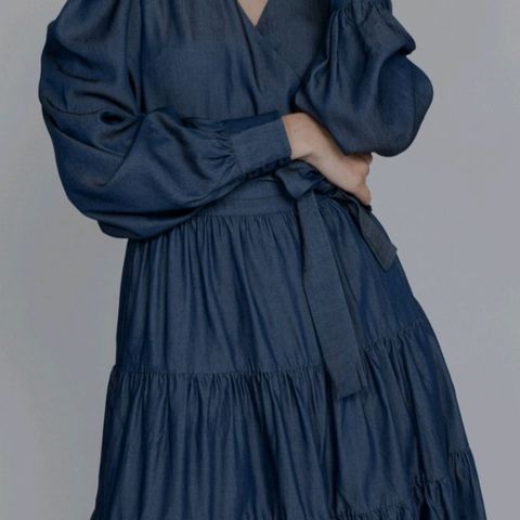 Maud str 38 mørk blå tencel wrapdress kjole omslagskjole Agnes