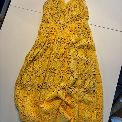 Lekker, gul kjole fra H&M