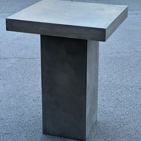 Betongbord ca 100cm høyde