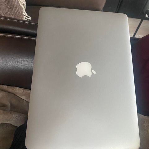 Macbook Air (13-inch) selges