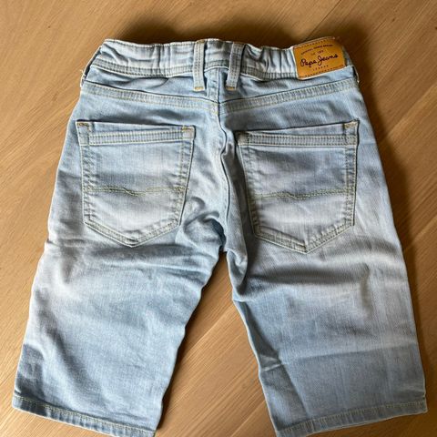 Shorts til gutt fra Pepe Jeans + jeans Guess selges samlet!