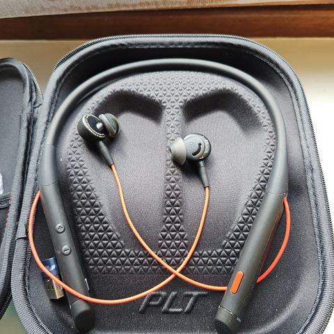 Plantronics Voyager 6200 UC