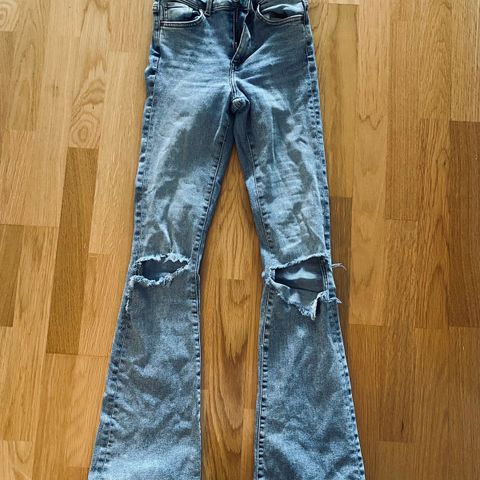 Jeans fra BikBok