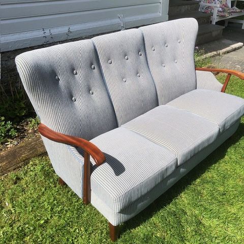 Flott retro sofa med stoler fra 50 årene med Mahogny treverk.