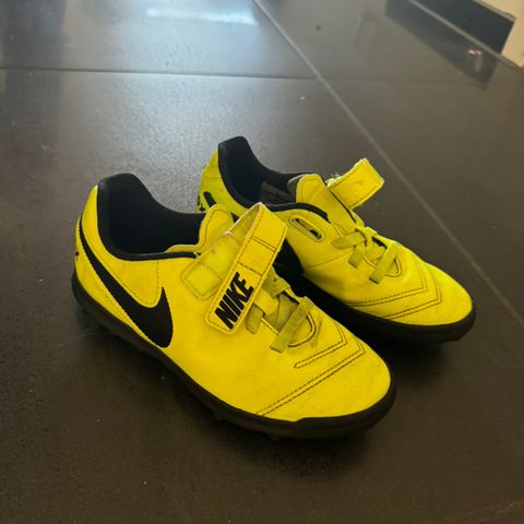 Nike fotballsko str. 33,5