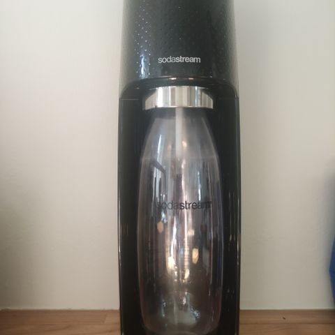 SodaStream med flaske og gasspatron