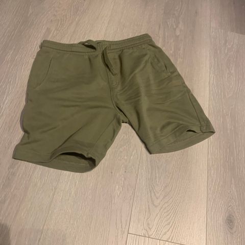 Bomullshorts selges RIMELIG!