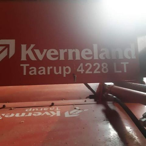 Kverneland Taarup 4228 LT