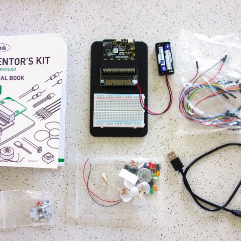 Kitronik Inventor's Kit inkludert BBC micro:bit v1.5  + micro:bit v1.3.8