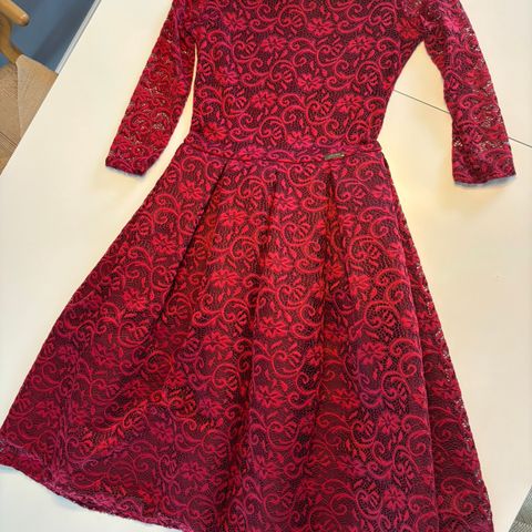 Lekker, rød kjole fra S. Morris