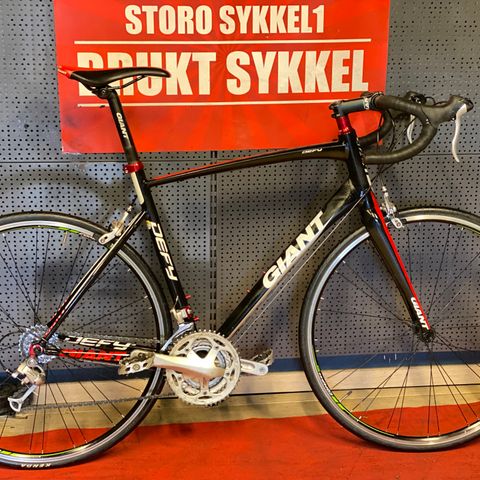 Sendes! Giant Defy landeveissykkel med service! (56- Large )