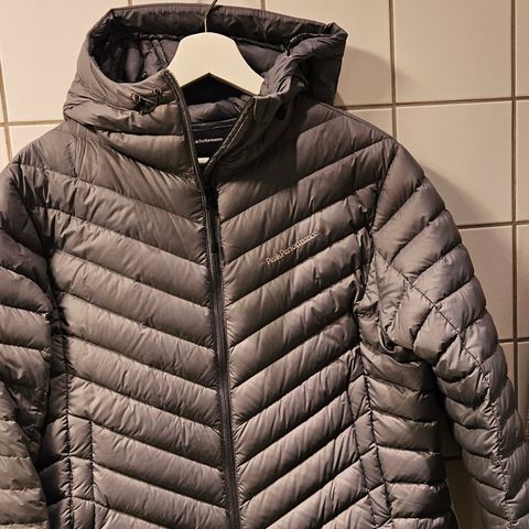 Peak Performance W Frost down hood jacket str XL