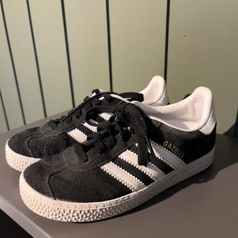 Adidas og Hummel joggesko og innesko