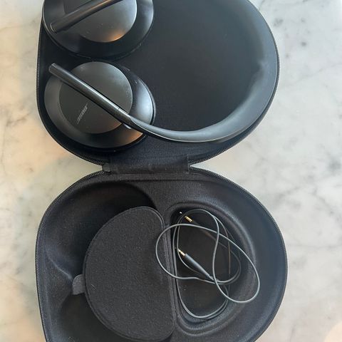 Bose Noise Cancelling Headphones 700 - Svart