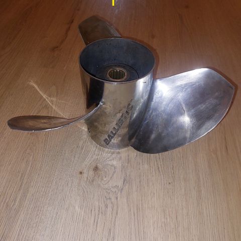 Brukte stålpropeller.              15.spline/spor, V6, 100hk og oppover