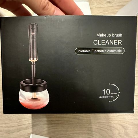 Makeup brush cleaner