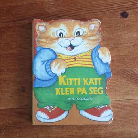 Kitti katt kler på seg