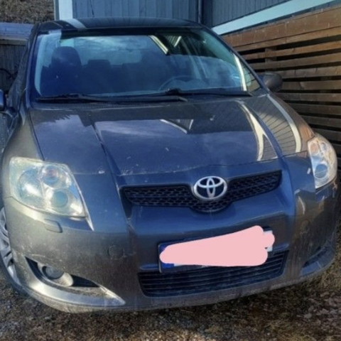 TOYOTA AURIS Defekt motor/ selges som delebil