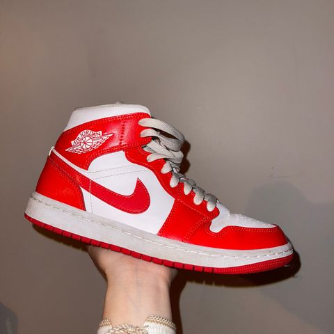 Air Jordan 1 Mid, Habanero Red, Strl 38