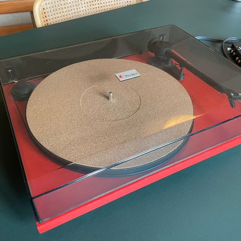 Pro-ject essential med korkmatte og pre-amp