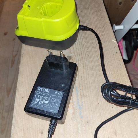 Ryobi 18v lader rc18120