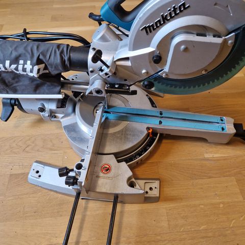 Makita LS0815FL kapp og gjærsag med laserlinje