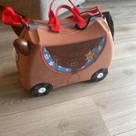 Morsom og praktisk Trunki koffert til barn😊