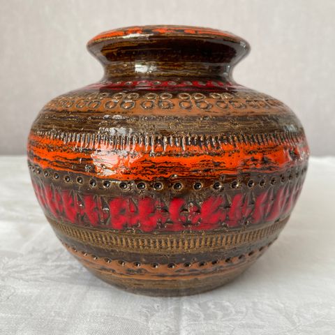 Aldo Londi, Bitossi keramikk vase. Rimini Red serien.