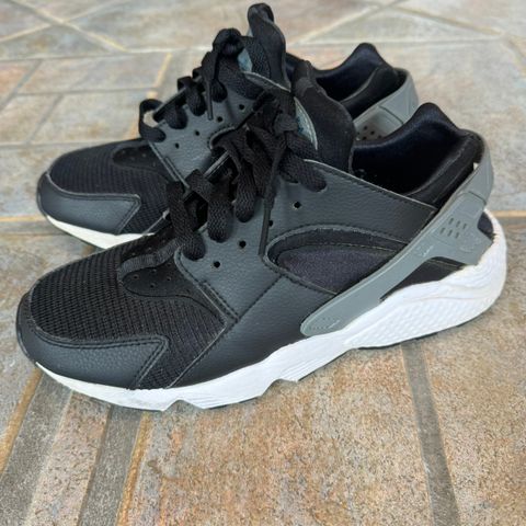 Nike Huarache joggesko svart str 40,5