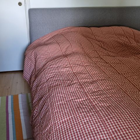 Vattert sengeteppe fra Moltex, Birgitta Johnson design 258 cm×172cm