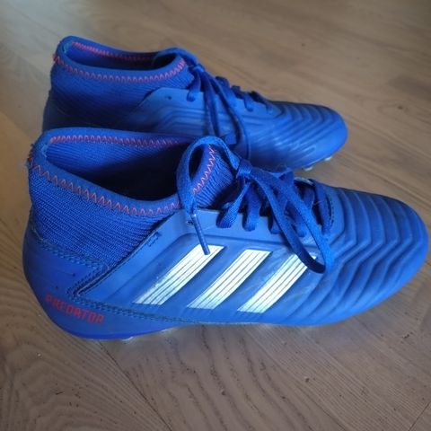 Adidas fotballsko str 35