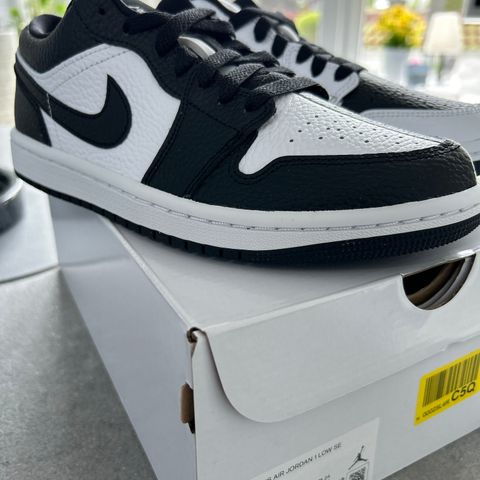 Air Jordan 1 Low SE Homage Split White Black Women’s