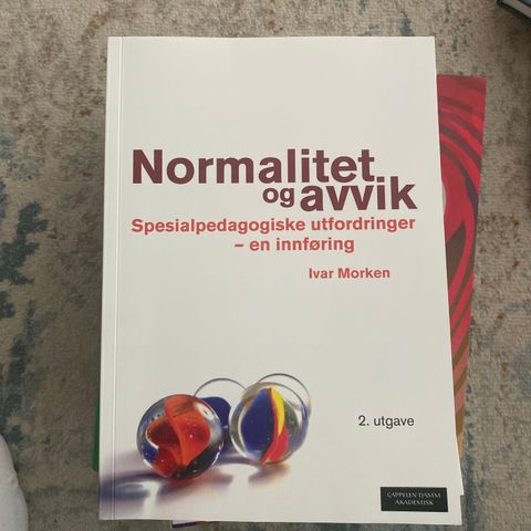 Normalitet og avvik. Spesialpedagogiske utfordringer- en innføring.