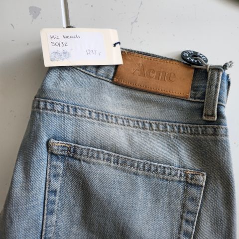 Acne str 30/32