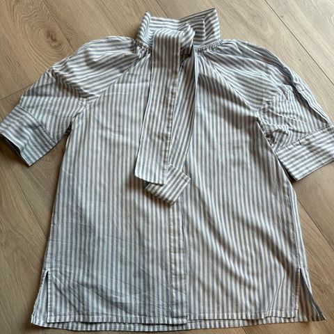 Day Birger et Mikelsen ELENA Bluse.Str. 38. 150NOK.