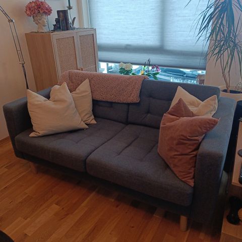Blå 2 seters sofa fra Ikea
