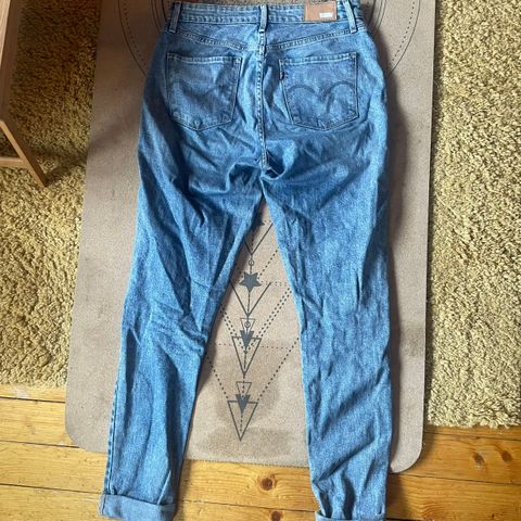 Levis high waist skinny jeans str 28